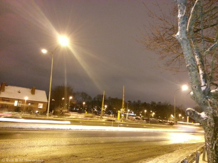 I gatlyktans sken. Råberga bro kl 16:50 den 7 januari 2015.