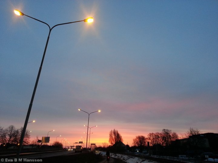 Snart går solen upp. Råberga bro kl 6:25 den 5 mars 2013.