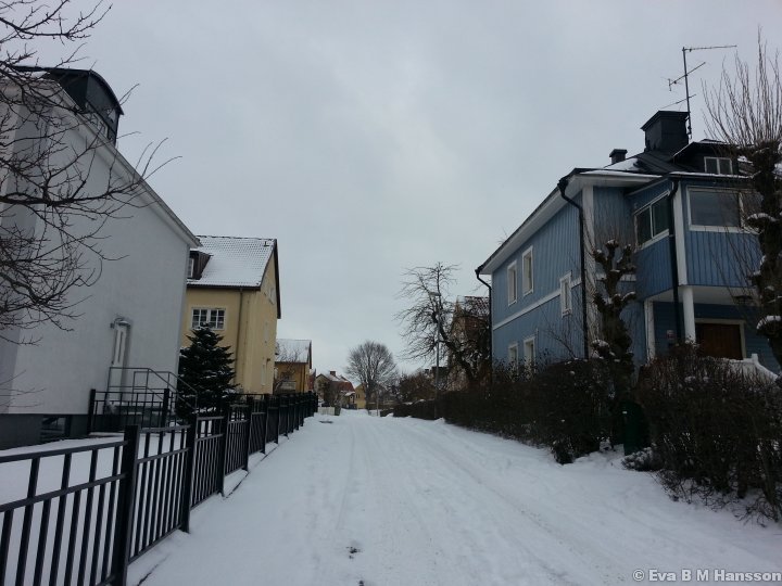 Snöigt Tannefors. Lindesbergsgränd kl 13:06 den 19 mars 2013.