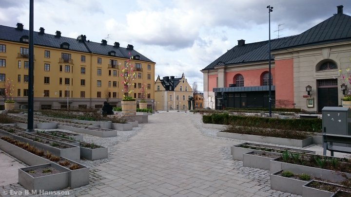 Hörsalsparken är påskpyntad. Norrköping kl 14:08 den 2 april 2015.